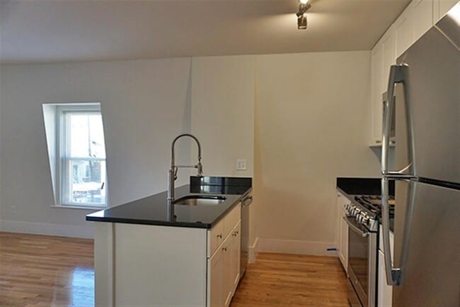 Building Photo - 4 Osgood St Unit 3