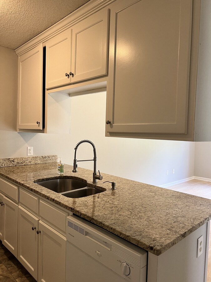 Photo - 246 Lawrence St Unidad A