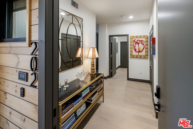 Photo - 118 Orlando Ave Unit 202