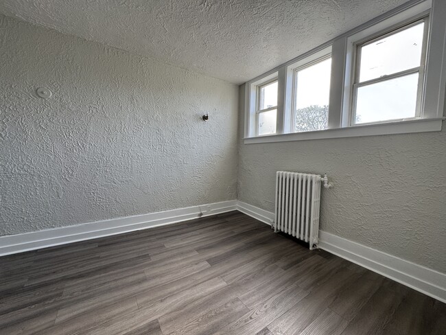 Photo - Updated 1 Bedroom 1 Bathroom Apartment in the Heart of Windsor!! Unit 1