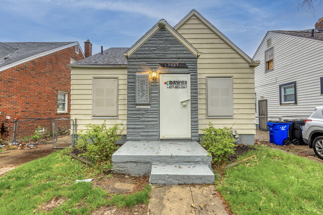 Building Photo - 13881 Carlisle St