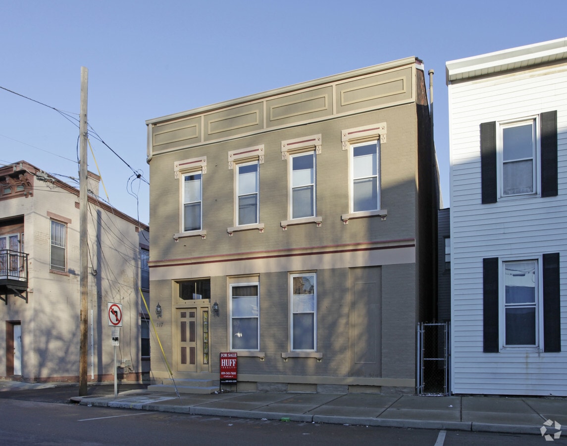 Photo - 217 W 11th St Apartments