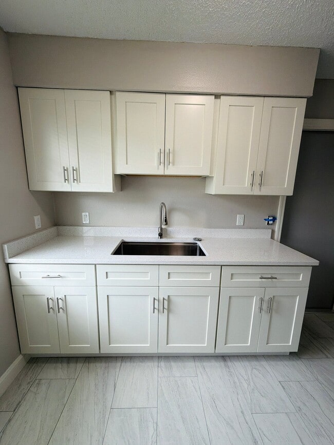 536 Pinewood Ave Unit 2