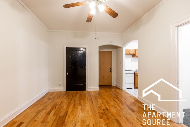 Photo - 4857 N Damen Ave