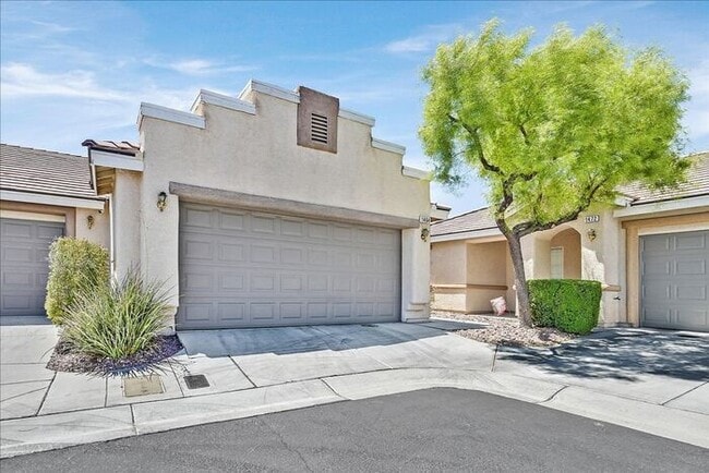 Photo - Stunning 3-Bedroom Townhome with Spacious Backyard & Fireplace