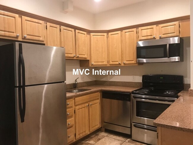 Nicely updated large 2 bed split in Allston. - Nicely updated large 2 bed split in Allston. House