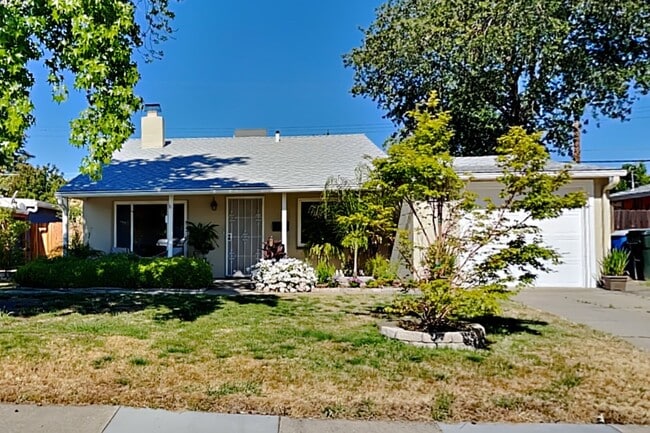 Charming Tallac Village Cottage - Charming Tallac Village Cottage House