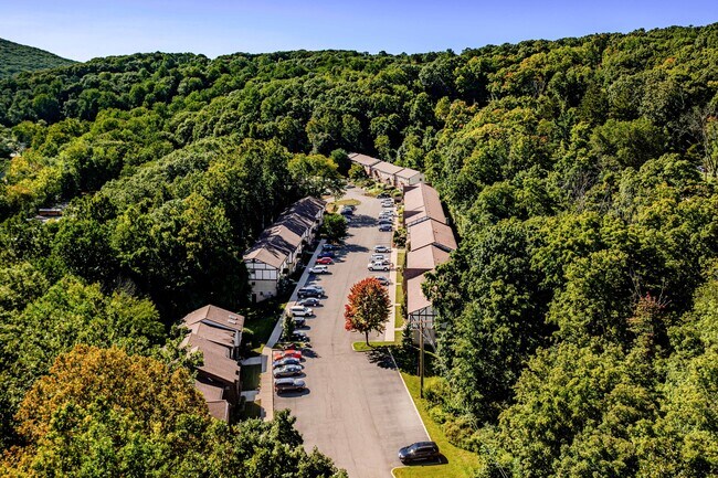 Explore the lush surroundings and well-designed spaces of Treetop Apartments. Nestled in nature, these homes offer comfort and convenience. Don’t miss your chance to elevate your living—schedule a tour today!