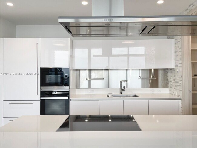 Photo - 1000 Brickell Plaza Unit PH5405