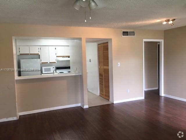 Building Photo - 1 bedroom in Hollywood FL 33021 Rental