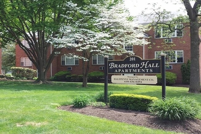 Bradford Hall - Bradford Hall Apartments