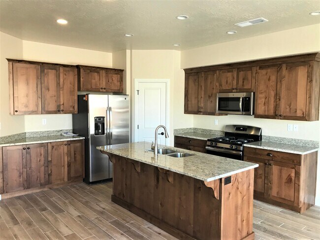 Photo - 408 N 480 W