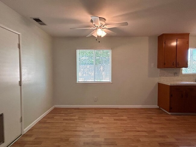 Photo - 3615 Stauss Ave