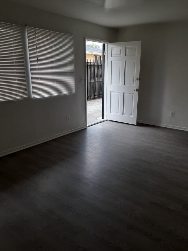 Photo - 833 W 79th St Unit 1