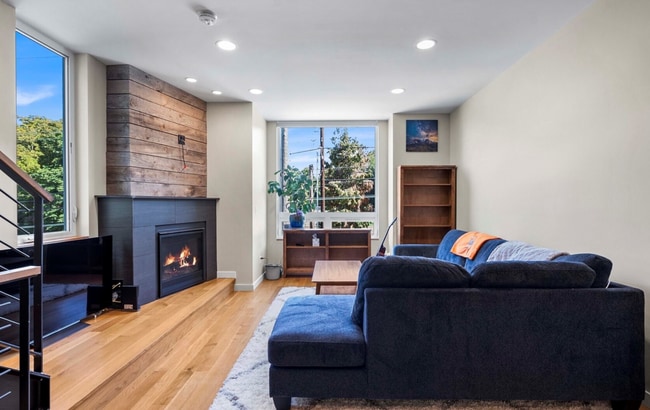 Photo - 2833 3rd Ave W