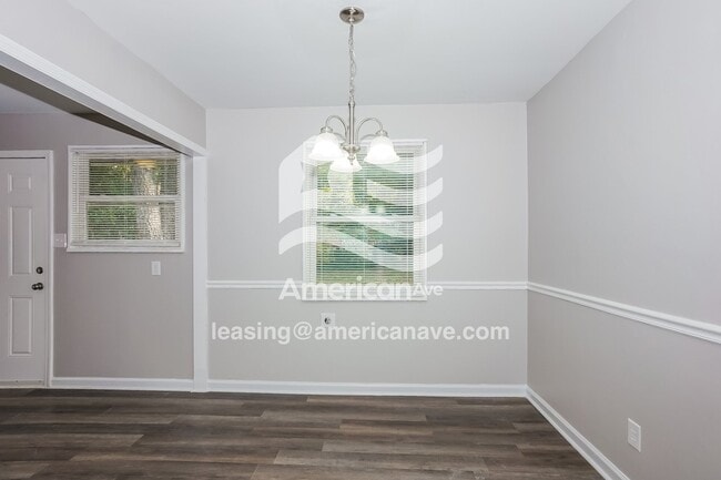 Photo - 715 Schroder Ave NE