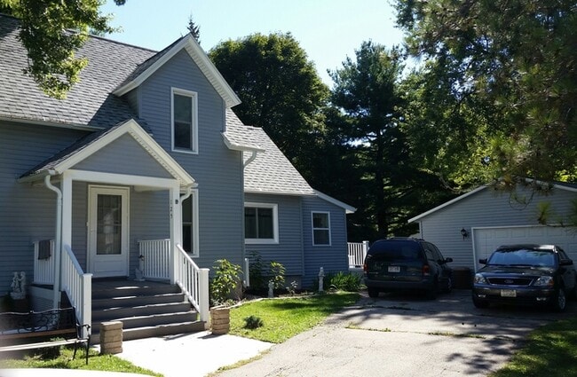 Photo - NEWLY RENOVATED 3 bdrm/2 bath - Sharon