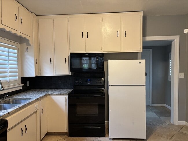 Photo - 235 Kimble St