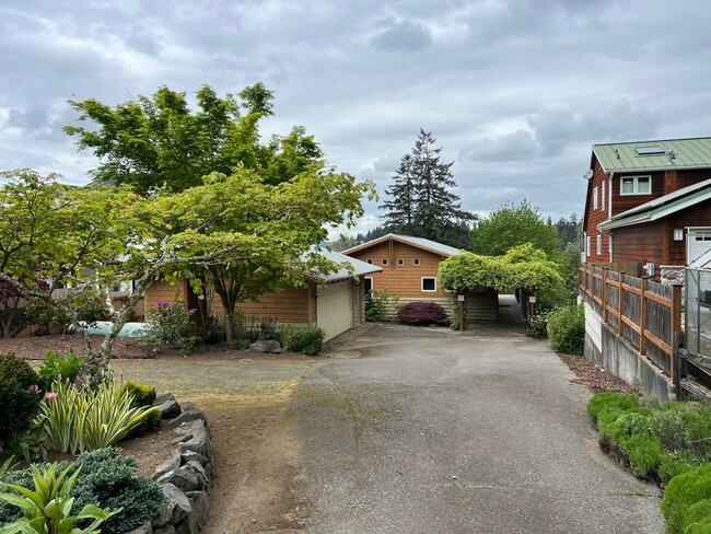 Building Photo - 7324 86th Ave NW