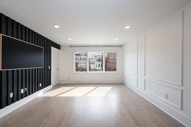 Building Photo - 309 Palisade Ave Unit 2