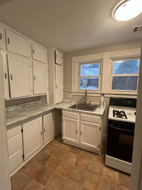 Photo - 253 S Greenwich St