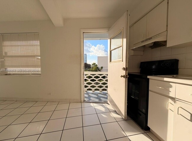 Photo - 1610 NW N River Dr Unit 303