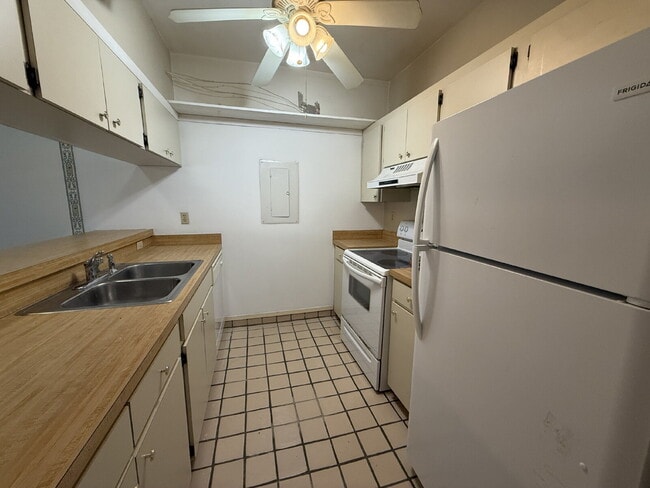 Photo - 926 Tennis Way