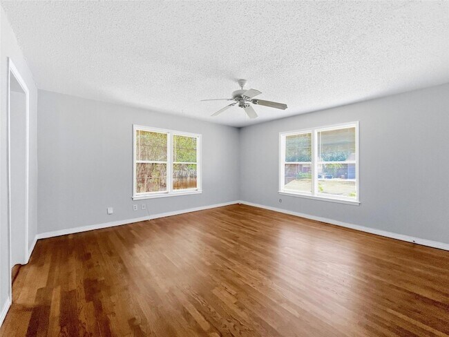 Photo - 5400 Harmon Ave