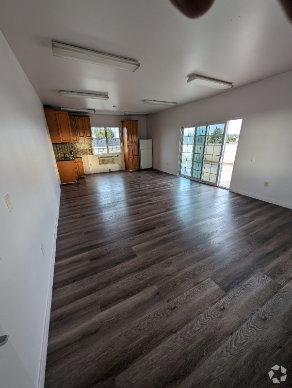 Building Photo - 11316 Atlantic Ave Rental