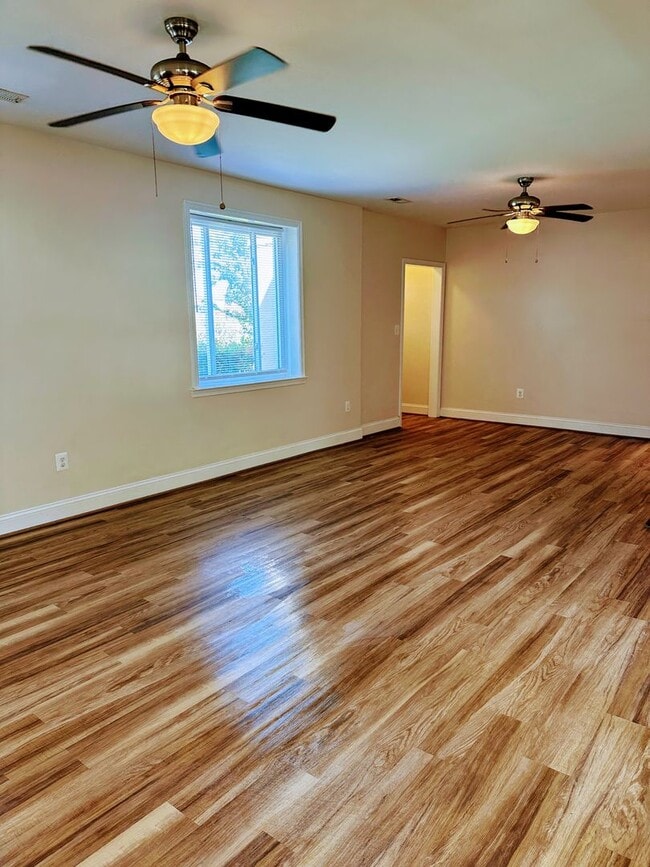 Photo - Rambler in the Town of La Plata