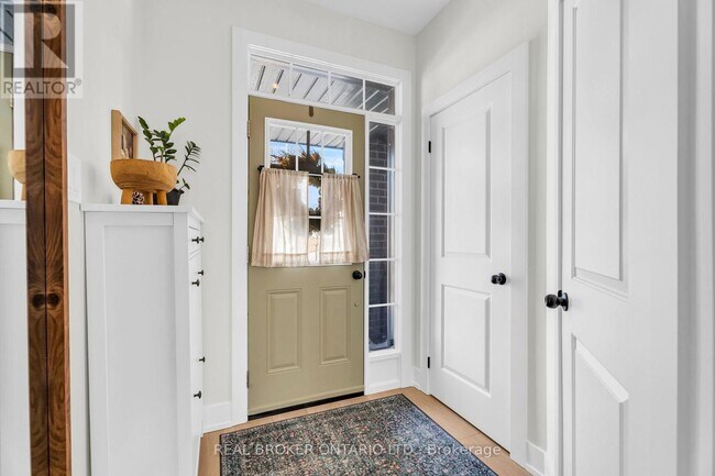 Photo - 690 Broadway