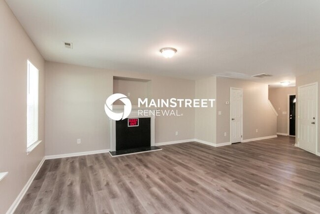 Photo - 3 Bedroom Pet-Friendly Home in Charlotte, NC with Main Street Renewal