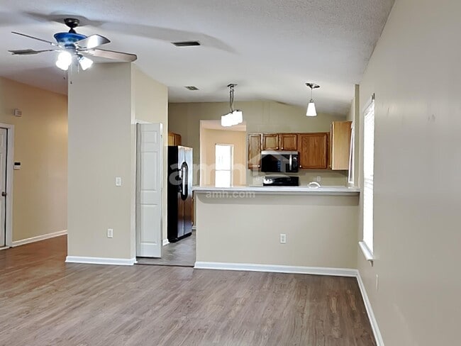 Photo - 1643 Hawkins Cove Dr E