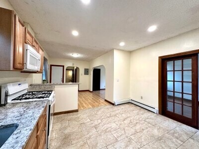 Photo - 569 Main St Unit #2