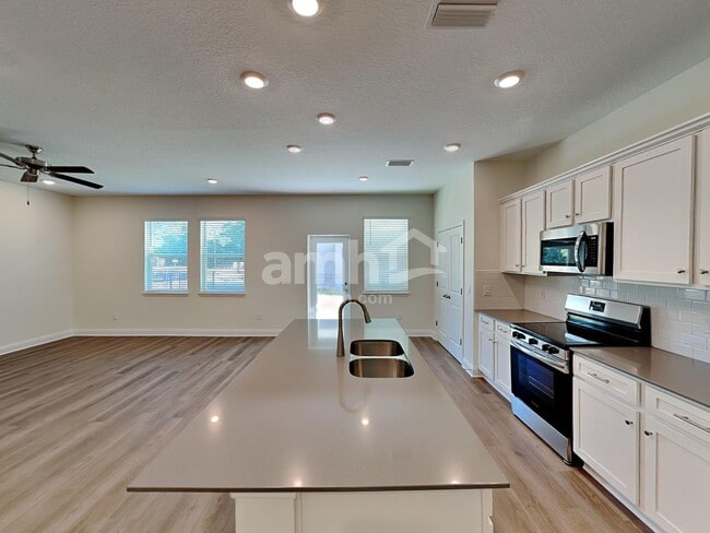 1076 Grafton Ridge Dr
