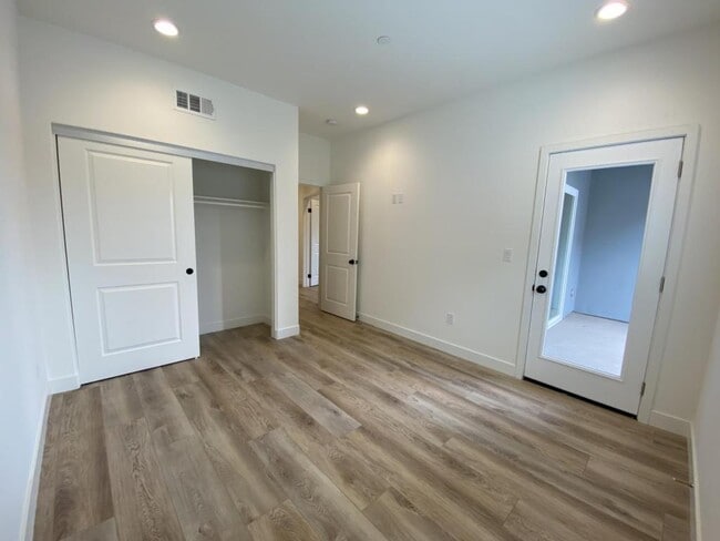 Photo - 8081 Lampson Ave