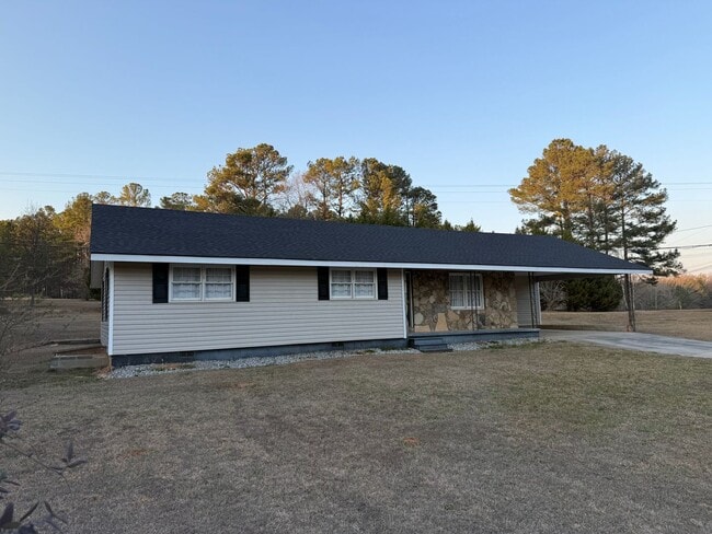 Building Photo - Renovated countryside 4 bedroom 2 bathroom ranch on 2 acres! Must see!