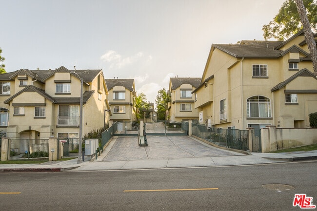 Building Photo - 4600 Don Lorenzo Dr Unit 1 Rental