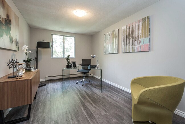 Photo - Riverside Towers