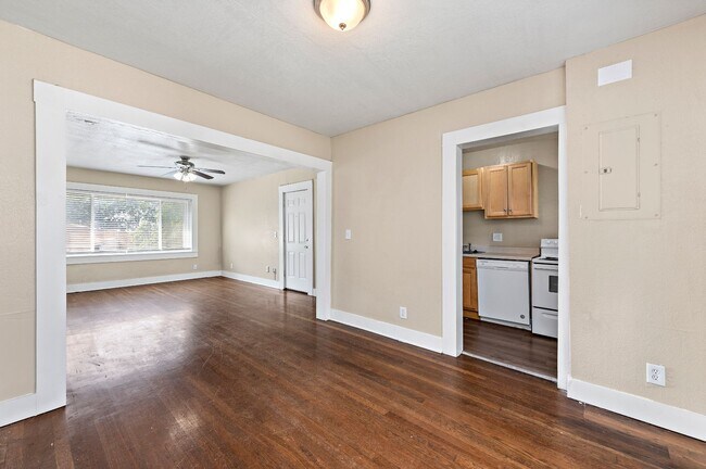 901 E 28th Street