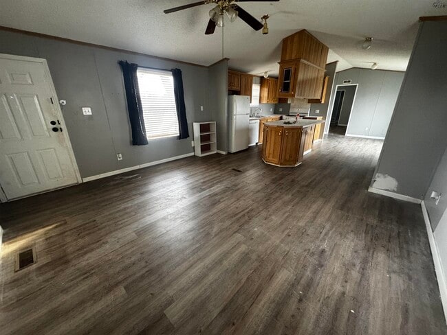 Building Photo - 1102 E Spring St