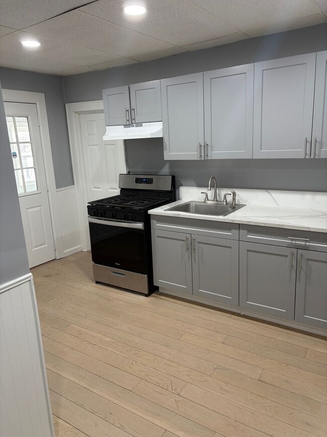 Building Photo - 1278 3rd Ave Unit 1st