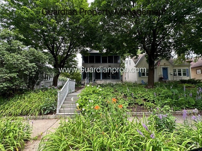 Building Photo - Linden Hills Upper Level Duplex, Sunroom, ... Rental