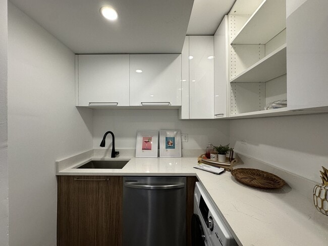 Photo - 941 W Carmen Ave Unidad 200