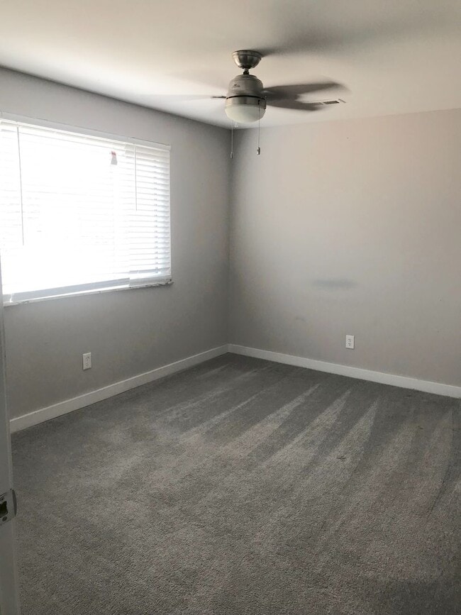 Photo - Pet Friendly Renovated One Bedroom Unit 3- 2359 Ridgecrest