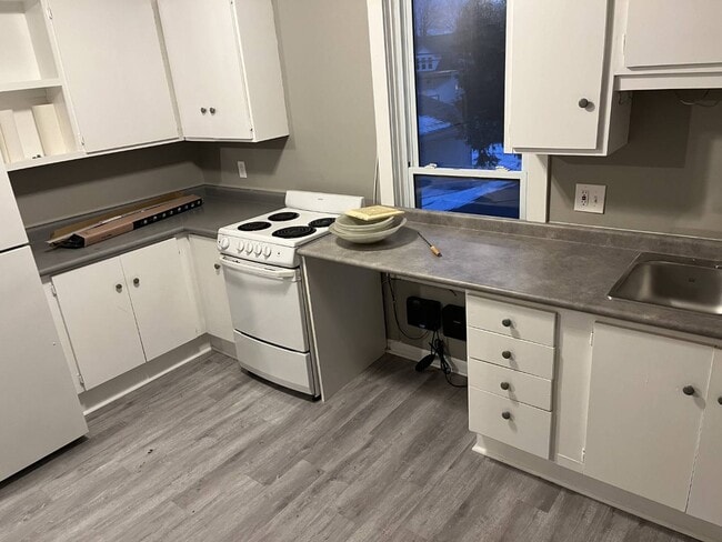 Photo - 336-336 Harold St N