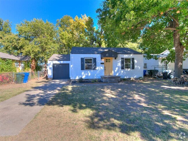 Building Photo - 1119 W Comanche St Rental