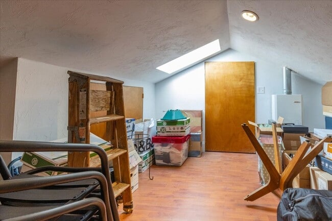 Photo - 2Br/1.5Bth in a convenient location! Laundry iN UNIT! NO BROKER FEE!