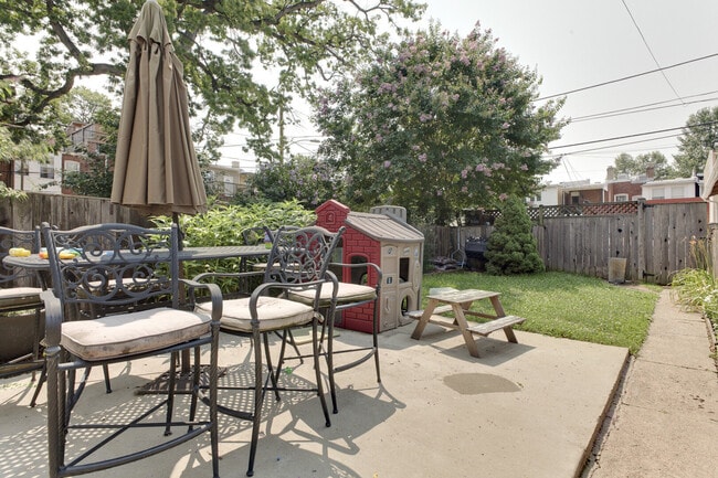 1414 Taylor St NW