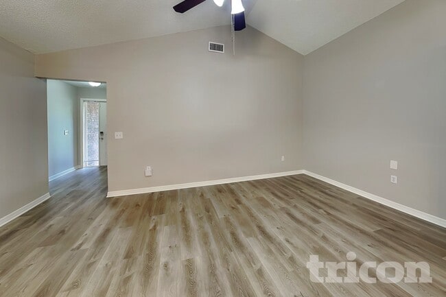 Photo - 352 N Fork Pl